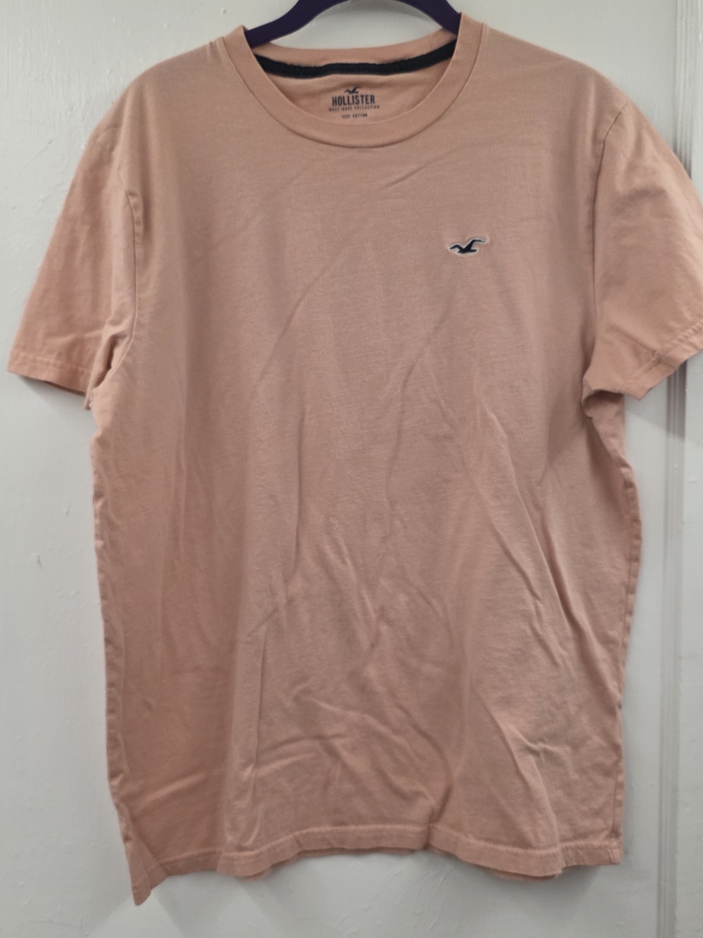 Hollister Men’s Short‑Sleeve Crew T‑Shirt in Soft Peach